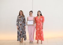 Вице-президент Фонда Гейдара Алиева Лейла Алиева и Арзу Алиева вручили сертификаты участникам курсов китайского языка (ФОТО)