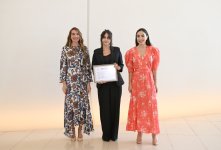 Вице-президент Фонда Гейдара Алиева Лейла Алиева и Арзу Алиева вручили сертификаты участникам курсов китайского языка (ФОТО)