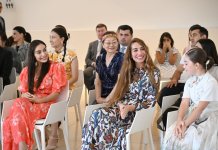 Вице-президент Фонда Гейдара Алиева Лейла Алиева и Арзу Алиева вручили сертификаты участникам курсов китайского языка (ФОТО)