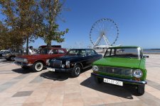 «Лошадиная сила»: в Баку состоялся заезд классических автомобилей и матч по човгану (ФОТО)