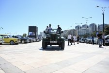 «Лошадиная сила»: в Баку состоялся заезд классических автомобилей и матч по човгану (ФОТО)