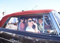 «Лошадиная сила»: в Баку состоялся заезд классических автомобилей и матч по човгану (ФОТО)