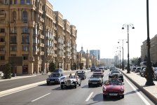 «Лошадиная сила»: в Баку состоялся заезд классических автомобилей и матч по човгану (ФОТО)
