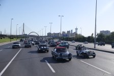 «Лошадиная сила»: в Баку состоялся заезд классических автомобилей и матч по човгану (ФОТО)
