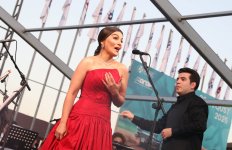 «Лошадиная сила»: в Баку состоялся заезд классических автомобилей и матч по човгану (ФОТО)