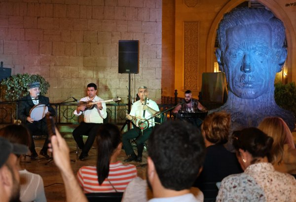 В самом сердце старинной части Баку – музыка и поэзия под звездным небом (ФОТО)
