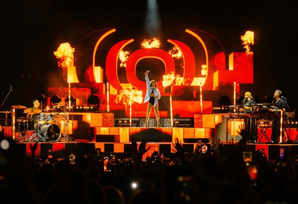 Румынская звезда INNA закрыла летний сезон в Баку - шоу с зарядом позитива (ФОТО)