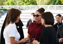 Первая леди Мехрибан Алиева совершила прогулку на лодке вместе с супругами глав государств и правительств, участвующих во встрече в формате «ШОС плюс» (ФОТО)
