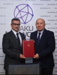 Азербайджанское общество Красного Полумесяца наградило АМИ Trend юбилейной медалью (ФОТО)