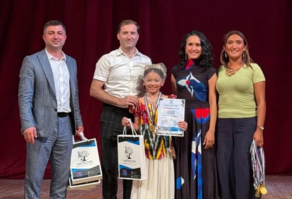 В Баку прошел конкурс талантов Азербайджана и Узбекистана (ФОТО)