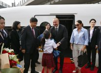Президент Ильхам Алиев и Первая леди Мехрибан Алиева прибыли на поезде из китайского города Тяньцзинь в Пекин (ФОТО/ВИДЕО)