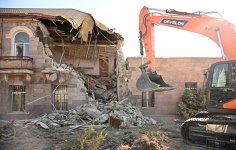 В Ханкенди начался снос здания «МИД» самопровозглашенного режима (ФОТО)