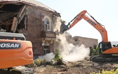 В Ханкенди начался снос здания «МИД» самопровозглашенного режима (ФОТО)