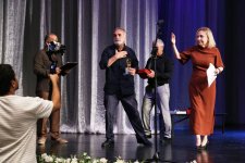 В Баку прошла церемония награждения актеров за плодотворную деятельность (ФОТО)