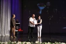 В Баку прошла церемония награждения актеров за плодотворную деятельность (ФОТО)