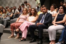 В Баку прошла церемония награждения актеров за плодотворную деятельность (ФОТО)