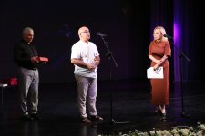 В Баку прошла церемония награждения актеров за плодотворную деятельность (ФОТО)