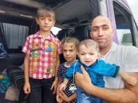 Очередная группа переселенцев отправлена в село Венгли Агдеринского района (ФОТО)