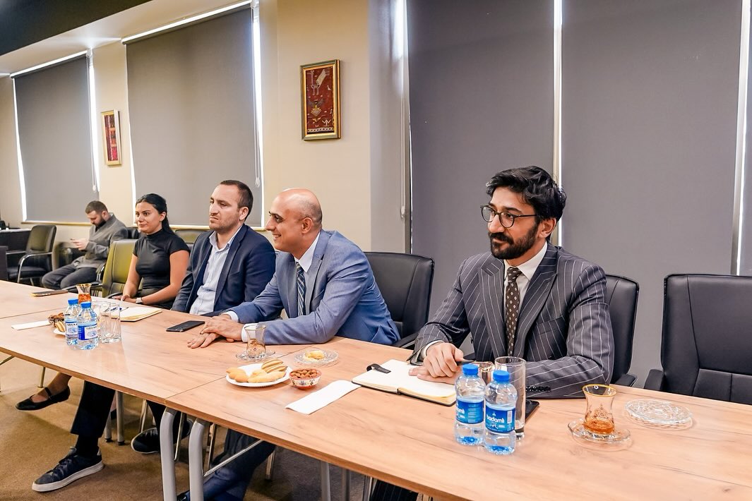 В Баку прошла встреча с коллективом фильма "Boşluğa Xütbə", представленного на Венецианском кинофестивале (ФОТО)