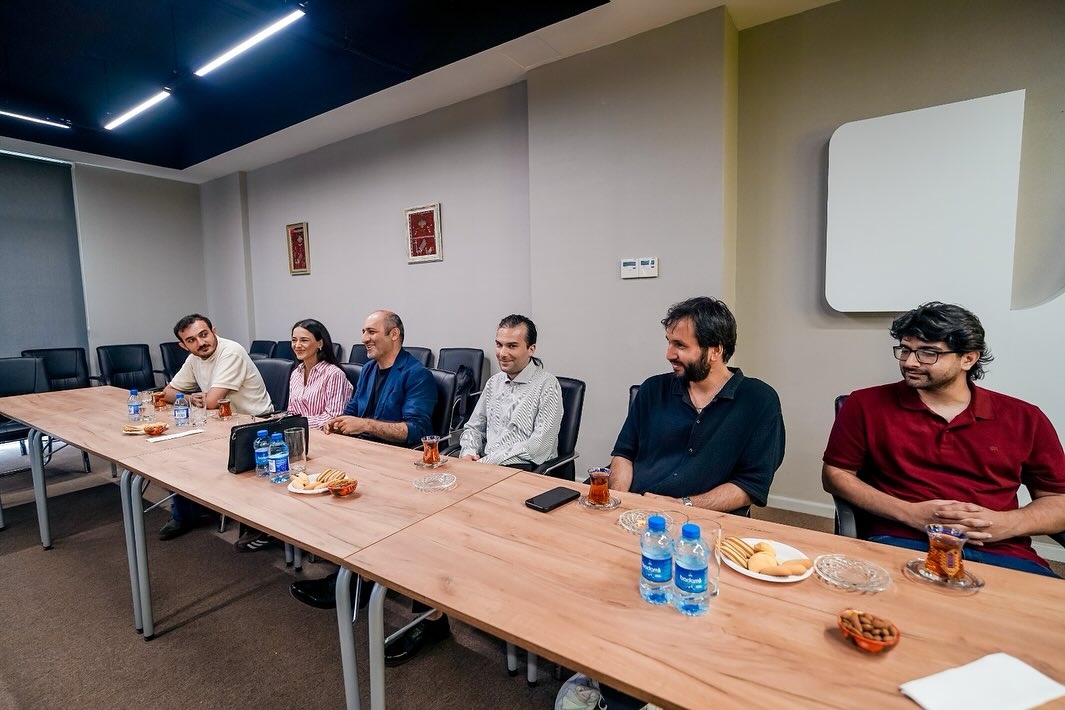 В Баку прошла встреча с коллективом фильма "Boşluğa Xütbə", представленного на Венецианском кинофестивале (ФОТО)