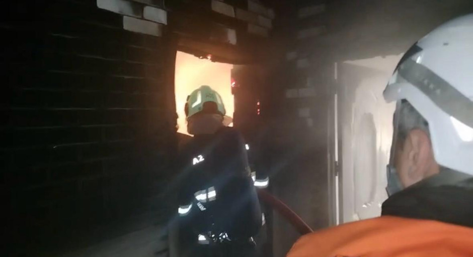 В Хырдалане произошел пожар в жилом здании (ФОТО/ВИДЕО)