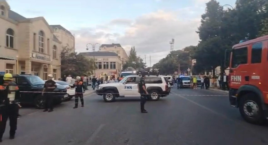 В Хырдалане произошел пожар в жилом здании (ФОТО/ВИДЕО)