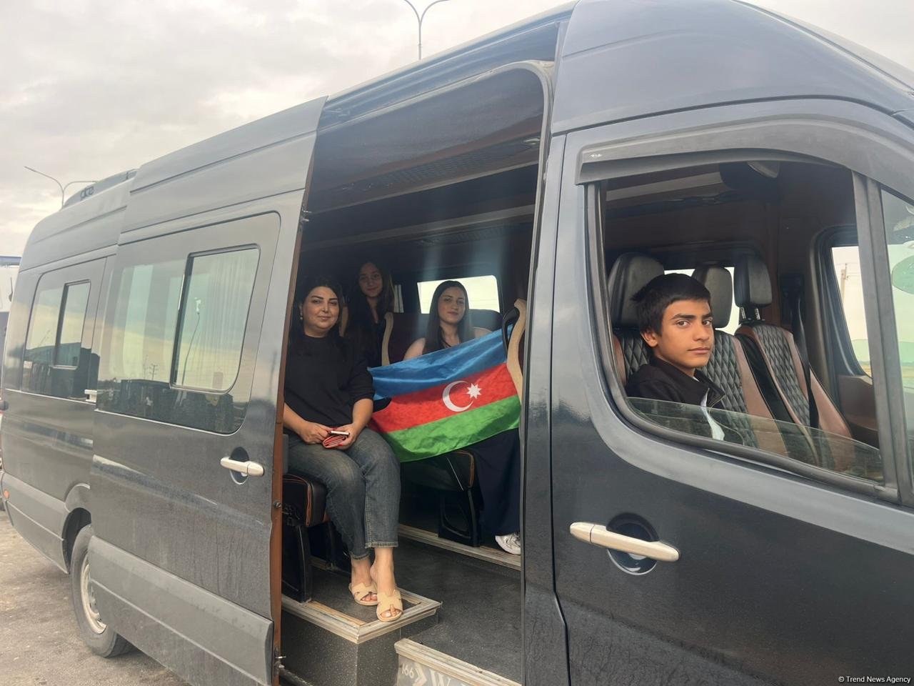 Семьям, переселившимся в село Дашбулаг Ходжалинского района, вручены ключи от квартир (ФОТО)