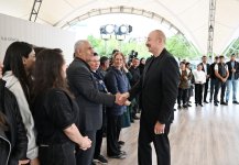 Президент Ильхам Алиев встретился с жителями поселков Гырмызы Базар, Гадрут и села Сос (ФОТО)