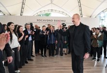 Президент Ильхам Алиев встретился с жителями поселков Гырмызы Базар, Гадрут и села Сос (ФОТО)