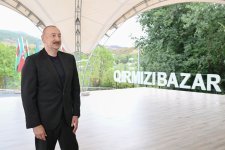 Президент Ильхам Алиев встретился с жителями поселков Гырмызы Базар, Гадрут и села Сос (ФОТО)