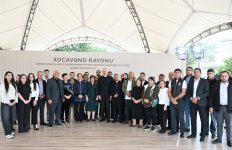 Президент Ильхам Алиев встретился с жителями поселков Гырмызы Базар, Гадрут и села Сос (ФОТО)
