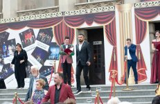 Под открытым небом Баку состоялось красочное открытие нового театрального сезона (ФОТО)