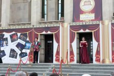 Под открытым небом Баку состоялось красочное открытие нового театрального сезона (ФОТО)