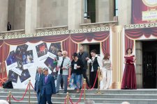Под открытым небом Баку состоялось красочное открытие нового театрального сезона (ФОТО)