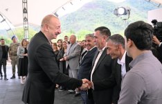Президент Ильхам Алиев встретился с жителями сел Бадара, Дашбулаг, Сейидбейли и Шушакенд Ходжалинского района (ФОТО)