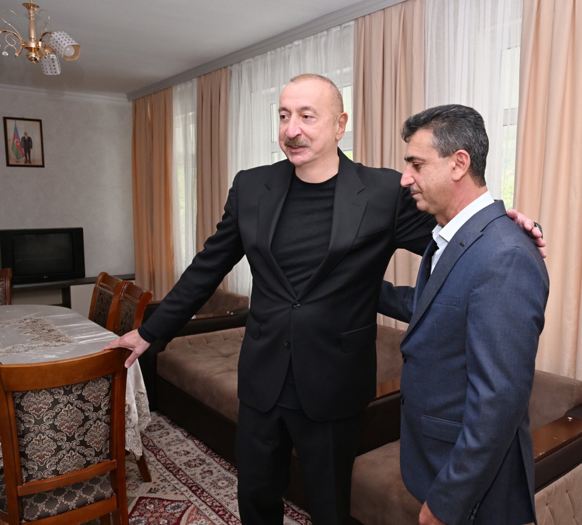 Президент Ильхам Алиев посетил село Бадара Ходжалинского района (ФОТО)