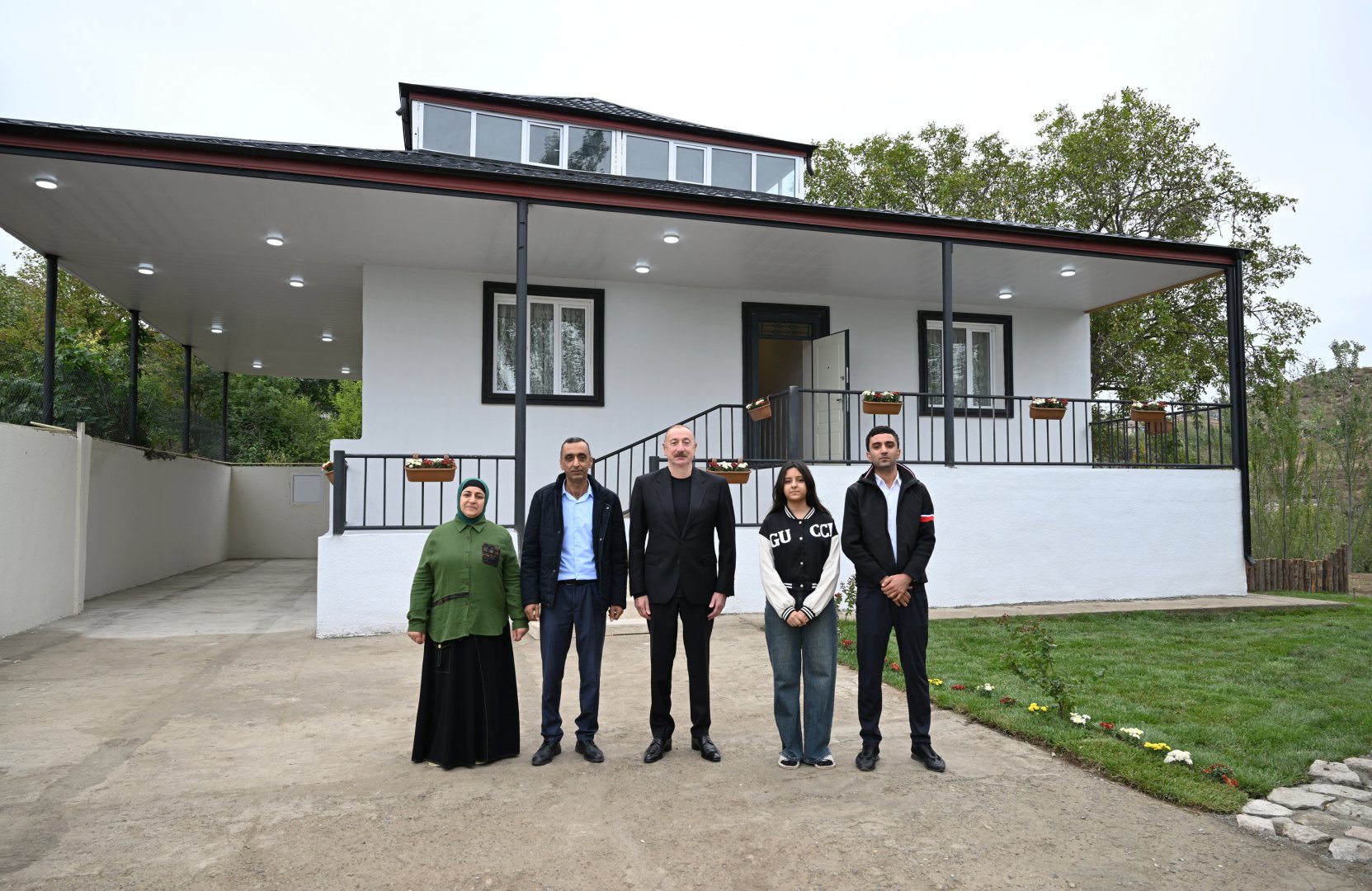 Президент Ильхам Алиев посетил село Дашбулаг Ходжалинского района (ФОТО)