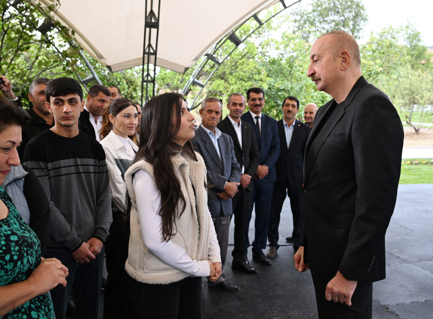 Президент Ильхам Алиев встретился с жителями сел Бадара, Дашбулаг, Сейидбейли и Шушакенд Ходжалинского района (ФОТО)