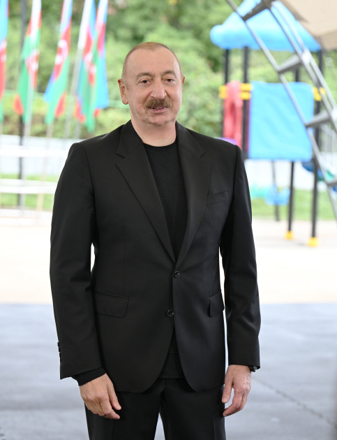 Президент Ильхам Алиев встретился с жителями сел Бадара, Дашбулаг, Сейидбейли и Шушакенд Ходжалинского района (ФОТО)