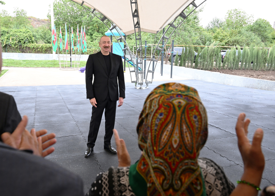 Президент Ильхам Алиев встретился с жителями сел Бадара, Дашбулаг, Сейидбейли и Шушакенд Ходжалинского района (ФОТО)