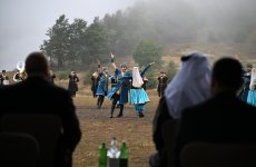 Президент Ильхам Алиев и Президент Шейх Мухаммед бен Заид Аль Нахайян посмотрели шоу карабахских скакунов на Джыдыр дюзю (ФОТО)