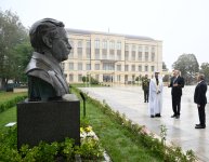 Президенты Азербайджана и Объединенных Арабских Эмиратов осмотрели в Шуше расстрелянные памятники известным личностям Азербайджана (ФОТО)