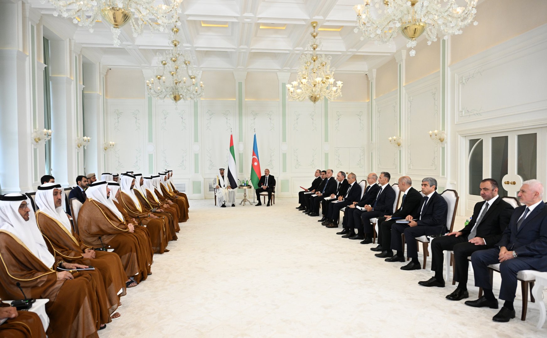 Состоялась встреча Президента Ильхама Алиева и Президента Шейха Мухаммеда бен Заида Аль Нахайяна в расширенном составе, проведен обмен документами между Азербайджаном и ОАЭ (ФОТО)