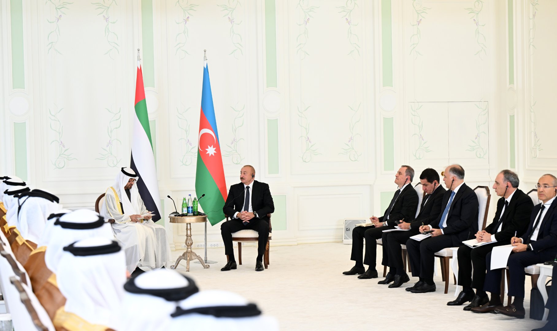 Состоялась встреча Президента Ильхама Алиева и Президента Шейха Мухаммеда бен Заида Аль Нахайяна в расширенном составе, проведен обмен документами между Азербайджаном и ОАЭ (ФОТО)