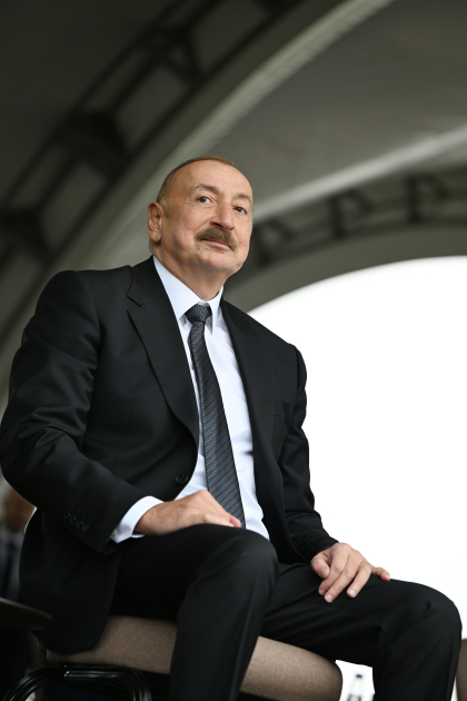 Президент Ильхам Алиев и Президент Шейх Мухаммед бен Заид Аль Нахайян посмотрели шоу карабахских скакунов на Джыдыр дюзю (ФОТО)