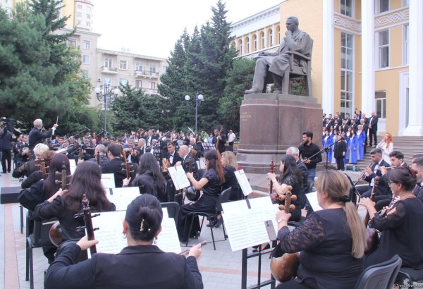 Под открытым небом Баку состоялось торжественное открытие Дня национальной музыки (ФОТО)