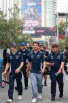 Знаменитые гонщики "Формулы-1" в паддоке: до гонки в Баку остались считаные часы (ФОТО)