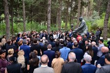 В Баку почтена память выдающихся деятелей культуры и проведен концерт в честь Дня национальной музыки (ФОТО)