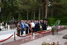 В Баку почтена память выдающихся деятелей культуры и проведен концерт в честь Дня национальной музыки (ФОТО)