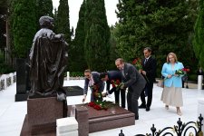 В Баку почтена память выдающихся деятелей культуры и проведен концерт в честь Дня национальной музыки (ФОТО)
